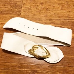 Vintage white faux leather belt gold buckle 28-31”